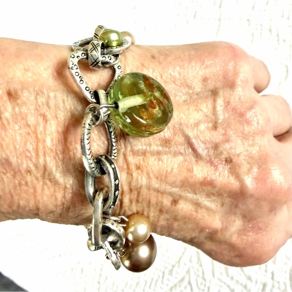 Chico’s Antiqued Silver Tone Baubles & Pearls Whimsy Charm Bracelet - Picture 4 of 9